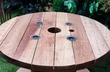 Tavolo in legno duro rustico