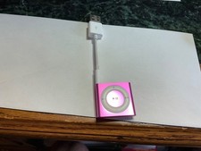 Apple A1373 iPod Shuffle 4a generazione 2GB iPod Lettore MP3 - ROSA NON TESTATO