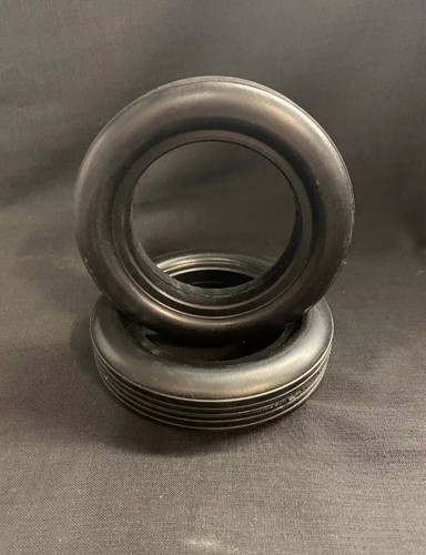 Pneumatici anteriori scala - , 1/4
