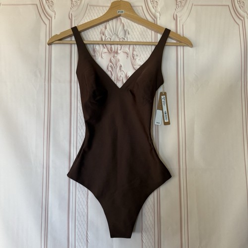 Body nuovo con etichette skims