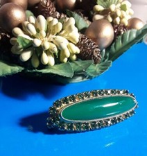 Spilla vintage, anni 50, metallo colore oro, strass verde e cabochon verde giada