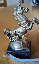 CAVALLO RAMPANTE SCULTURA IN