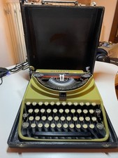 Macchina da scrivere OLIVETTI