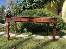 Tavolo semplice con due