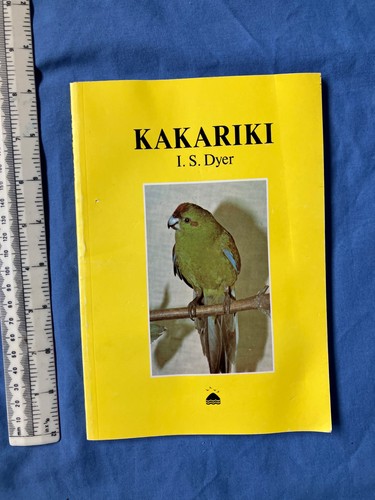 1979 kakariki parakeets birds - parakeets,