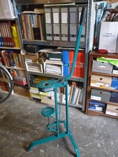 Tappatrice per bottiglie vino a leva Mondial tre piedi tappi sughero