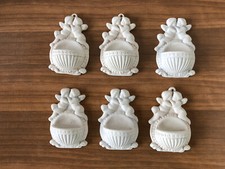 Stock Di 6 Acquasantiere In Ceramica Biscuit Putti Decori Da Appendere