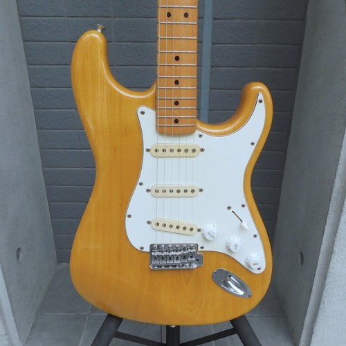 St72 65 - (fender, japan)