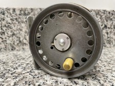 Mulinello da pesca a mosca Hardy St. George. Chiusura a 3 viti 3/8" agata manico avorio