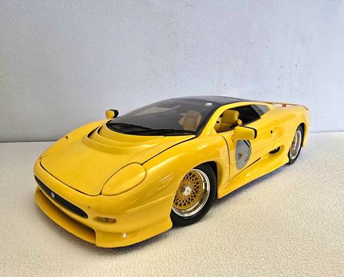 Modellino auto sportiva maisto - modellino,