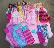 Lotto 11 Barbie Mattel originali +3 altre bambole arredi vari vestiti accessori 
