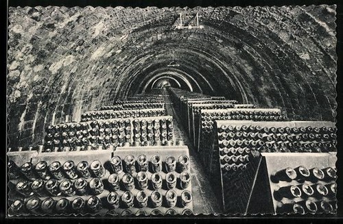 Bottiglie vino cantina - in, a