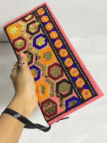 "Elegante pochette ricamata