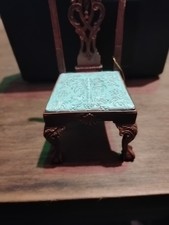 Mobili per casa delle bambole