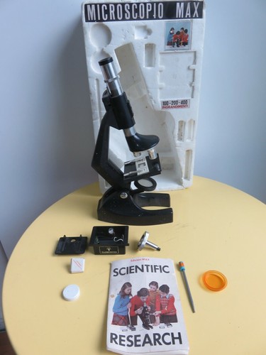 Vecchio microscopio giocattolo - vecchio,