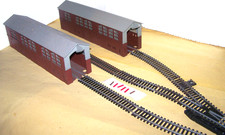 Coppia rimesse / depositi locomotive per treni della LIMA ITALY: ottime +++