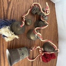 Vintage Stringa di 9 campane in ottone India campane da appendere a parete decorazione