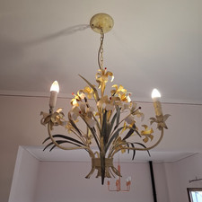 Lampadario grande a forma di