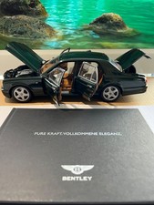 Bentley Arnage T 2002 verde metallizzato. Minichamps 1:18, libro Bentley Pure Kraft