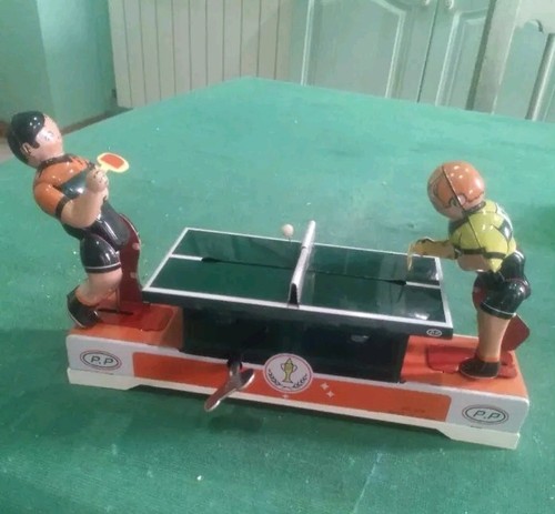 Tin toys plaiyng ping - plaiyng, pong