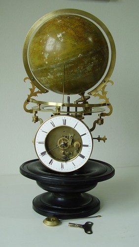 Antico mappamondo orologio - , da