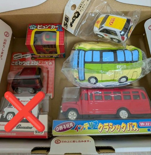 Oggetti tra cui mini - cui, auto