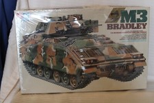 Kit modellino veicolo da combattimento scala 1/35 Tamiya MRC, M3 Bradley Calvary #3631