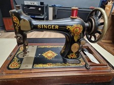 Macchina da cucire manuale