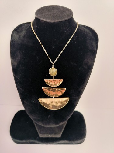Collana con ciondolo - , in
