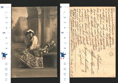 Giovane donna con vestito - giovane,