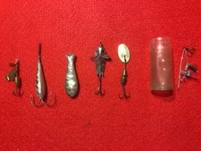 PÊCHE / 6  ANCIENS LEURRES  (