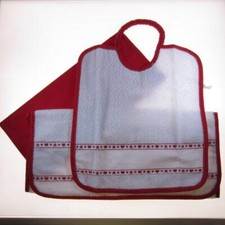 SET ASILO 3 PEZZI (SALVIETTA+BAVAGLIA+SACCHETTO) "CUORI E STELLE" ROSSO RICAMO