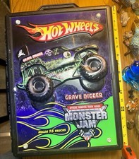 Monster Jam Grave Digger Bundle nuovo luminoso 1:10 RC camion Hot Wheels custodia piccola