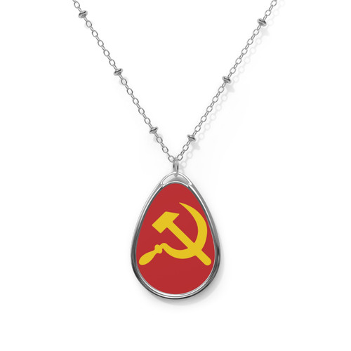 Collana con ciondolo falce