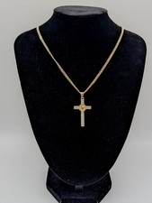 Collana con croce ghiacciata