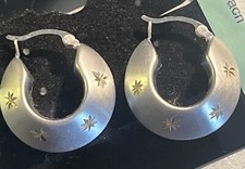 Orecchini stella huggie