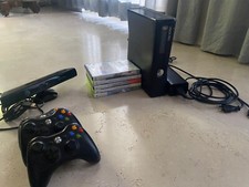 Xbox 360 SLIM 250GB, Kinect, tre joystick (colore nero) + giochi
