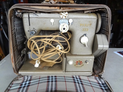 Antique pfaff 332 - antique, automatic