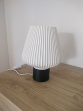 Lampada da tavolo moderna