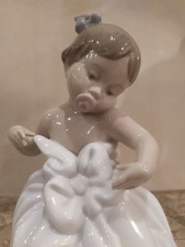 LLADRO' bambina con succhiotto