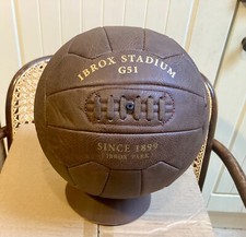 Calcio espositivo stile pelle