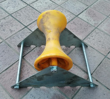 RULLO PER POSA CAVI , SUPPORTO IN  ACCIAIO E RULLO IN PLASTICA, 24 X 38 X 25