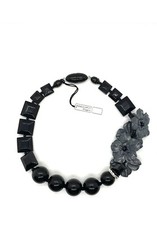 Collana Angela Caputi