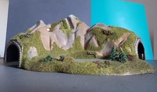 GALLERIA INGRESSO CURVA DOPPIO BINARIO CON LAGHETTO 400x330x180 SCALA N PLZ0103