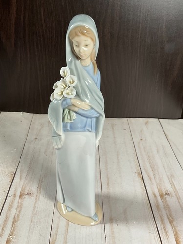 Lladro girl with - with, calla