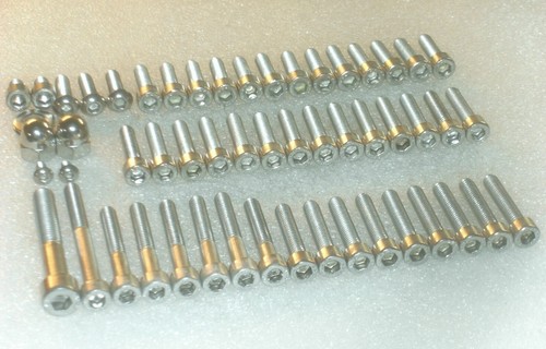 Kit dadi bulloni bulloni