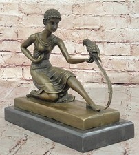 Statua In Bronzo Di Ragazza