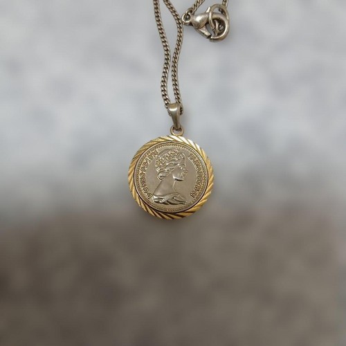 Collana con ciondolo - , moneta