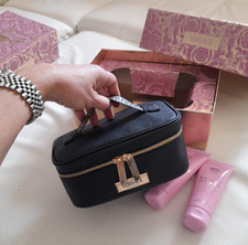 🎁🎀IDEA REGALO! SET Crema corpo, bagnoschiuma e borsetta VERSACE 2x100 ml