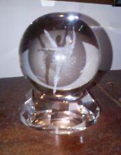 Sfera di cristallo con ballerina tridimensionale incisa al laser